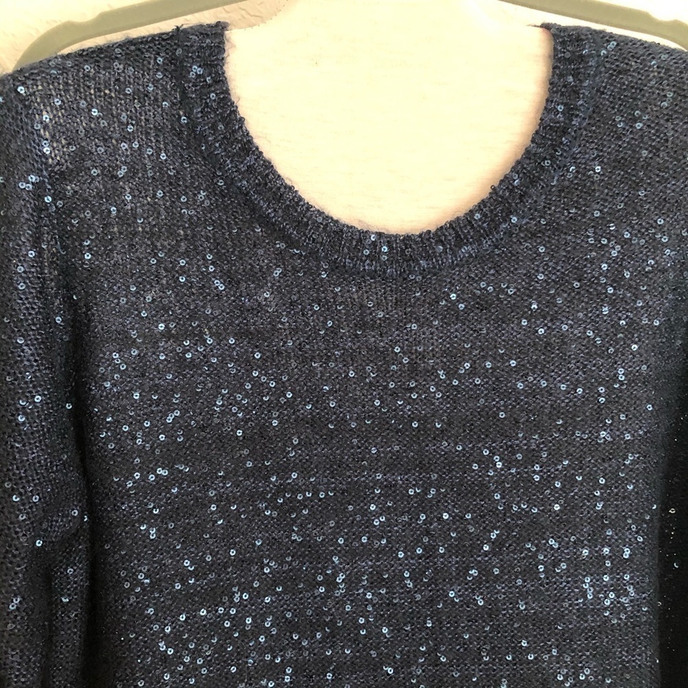 The Limited sequened top - Picture 2 of 10